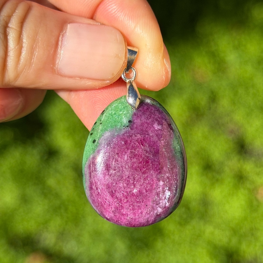 Sterling silver 925 stamped sparkling ruby zoisite pendant 0945